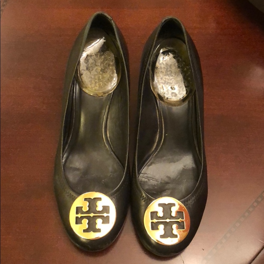 Tory Burch - Classic closed toe wedges, 7.5